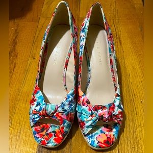 NWOB Women’s Kelly & Katie peep-toe floral wedge sandals, size US 6.5